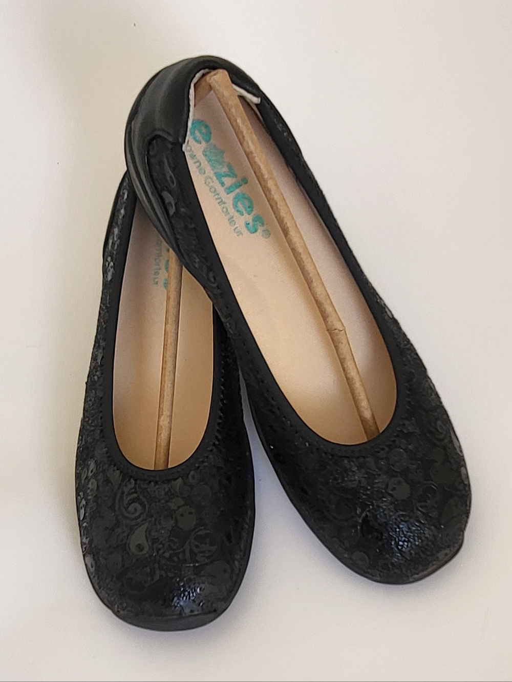 Textured Ballet Flats Style, Cushioned Insole.